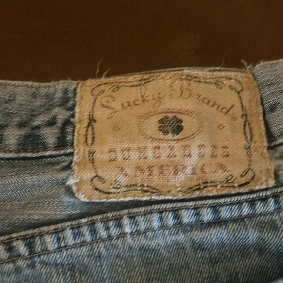 Vintage Lucky Brand distressed jeans - Picture 7 of 10